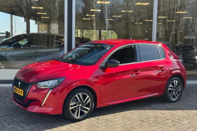 Peugeot 208 (2023) thumbnail 3