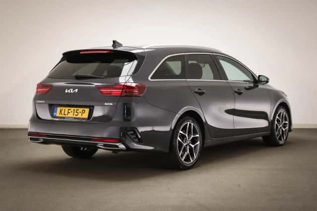 Kia Ceed Sportswagon (2023) thumbnail 2