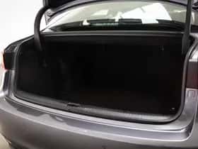 Lexus IS (2018) thumbnail 13