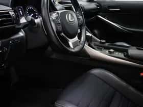 Lexus IS (2018) thumbnail 30