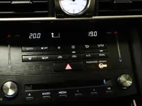 Lexus IS (2018) thumbnail 43