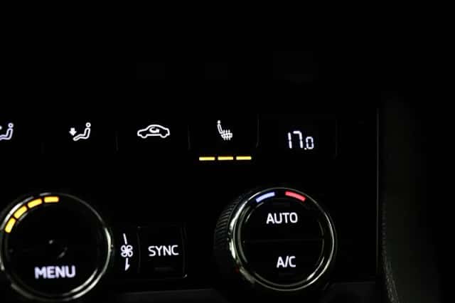 Škoda Karoq (2021) thumbnail 6