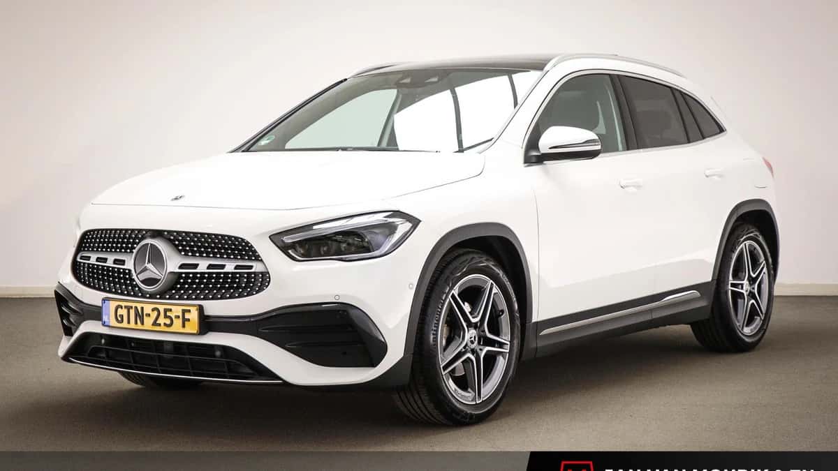 Mercedes-Benz GLA (2023) — foto 1