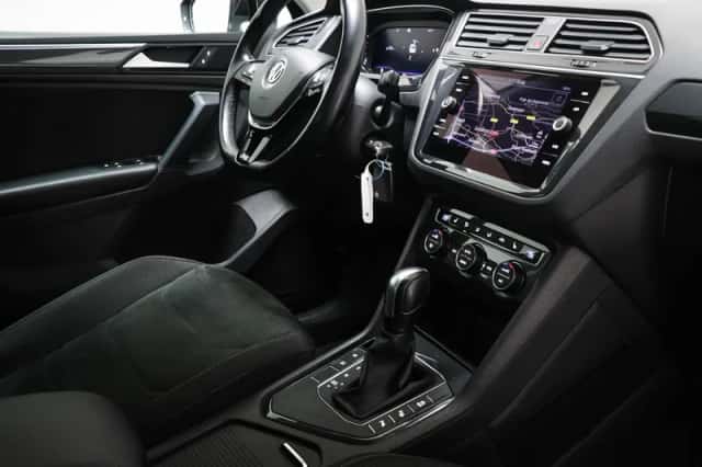 Volkswagen Tiguan (2020) thumbnail 3