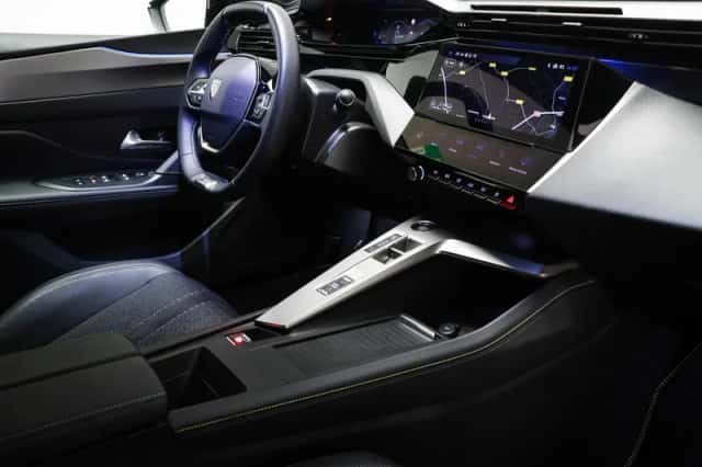 Peugeot 408 (2024) thumbnail 3