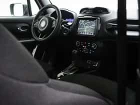 Jeep Renegade (2021) thumbnail 11