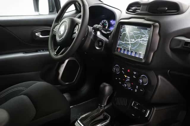 Jeep Renegade (2021) thumbnail 3
