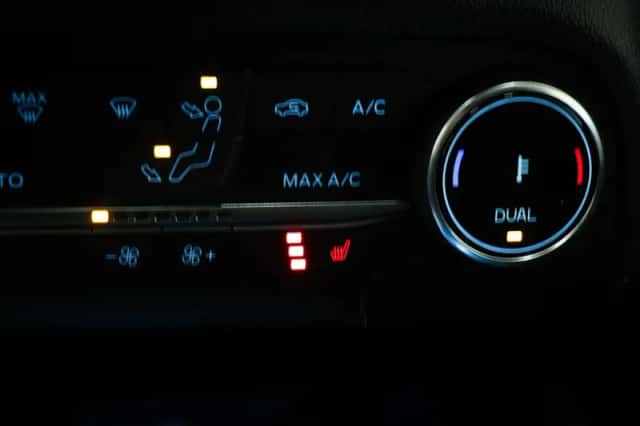 Ford Kuga (2023) thumbnail 5