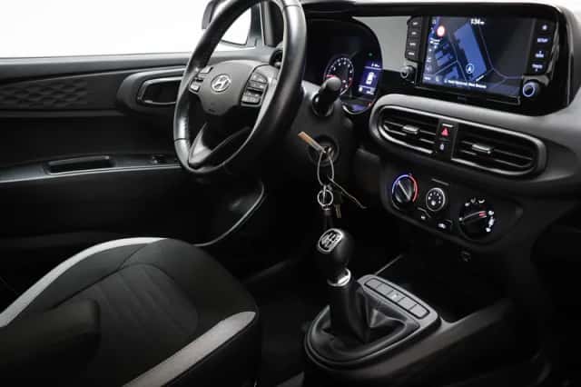 Hyundai i10 (2023) thumbnail 3
