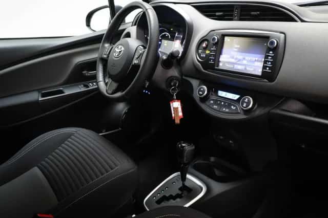 Toyota Yaris (2020) thumbnail 3