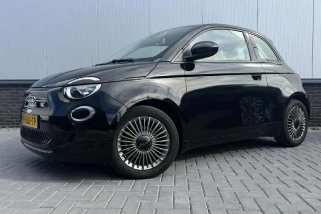 Fiat 500 (2022) thumbnail 1