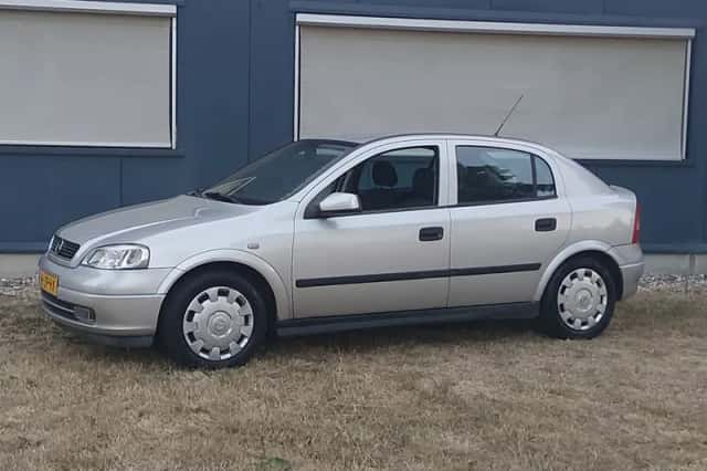 Opel Astra (2002) thumbnail 2