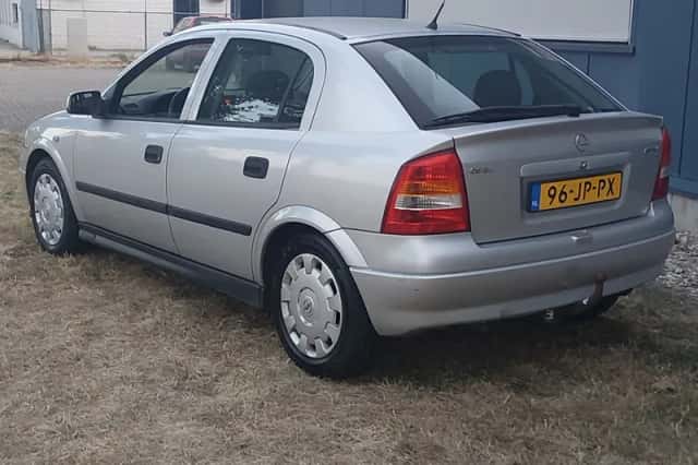 Opel Astra (2002) thumbnail 3