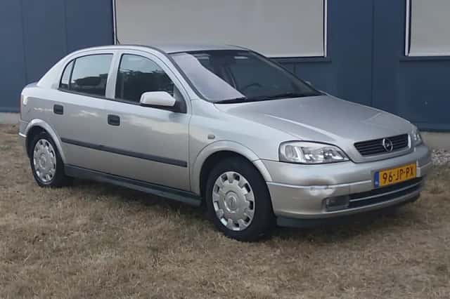 Opel Astra (2002) thumbnail 4