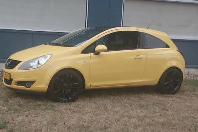 Opel Corsa (2010) thumbnail 2