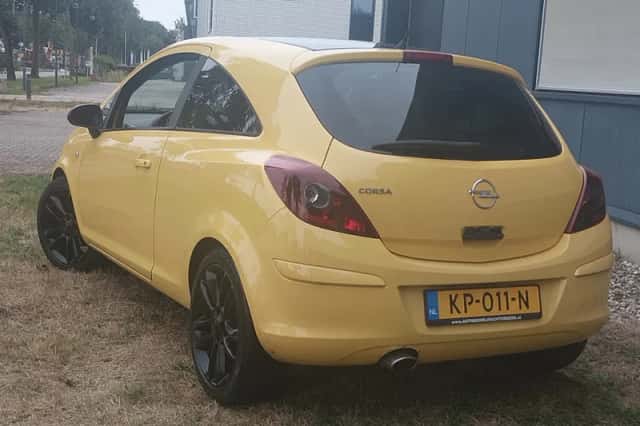 Opel Corsa (2010) thumbnail 3