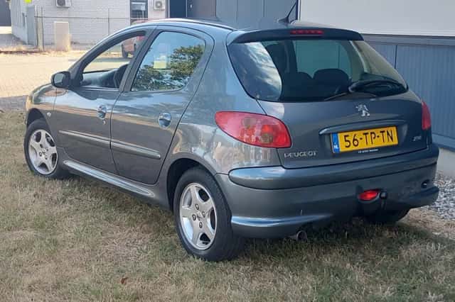 Peugeot 206 (2007) thumbnail 3