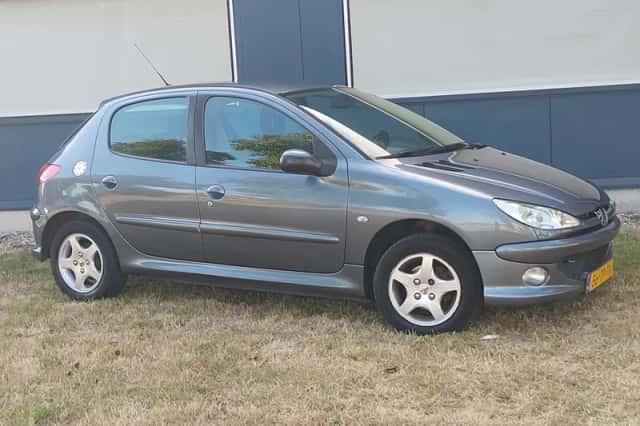 Peugeot 206 (2007) thumbnail 5