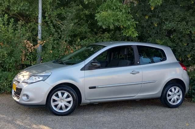 Renault Clio (2011) thumbnail 2