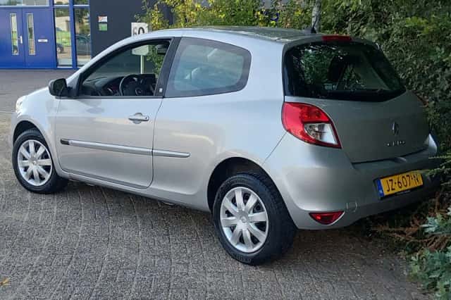 Renault Clio (2011) thumbnail 3