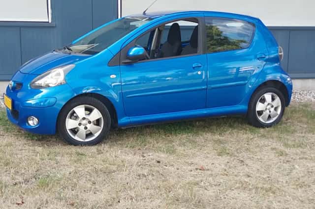 Toyota Aygo (2010) thumbnail 2