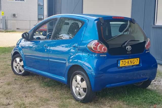 Toyota Aygo (2010) thumbnail 3