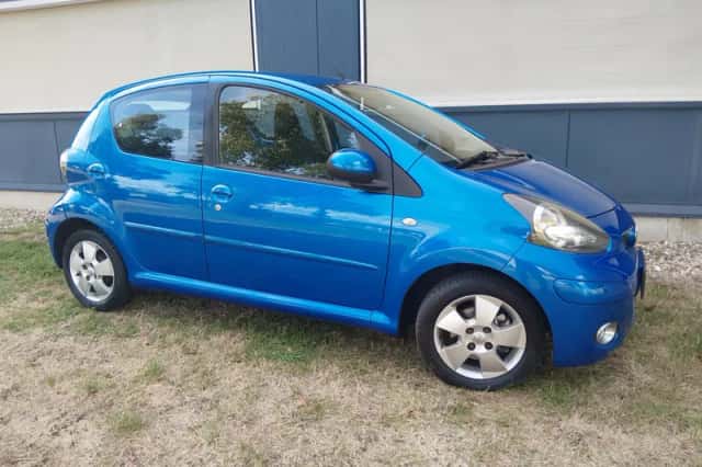 Toyota Aygo (2010) thumbnail 5