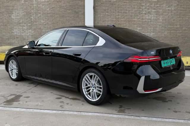BMW i5 (2024) thumbnail 3