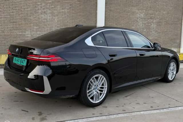 BMW i5 (2024) thumbnail 4
