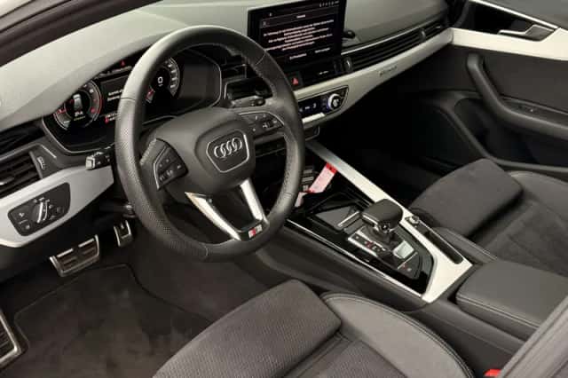 Audi A4 (2024) thumbnail 2