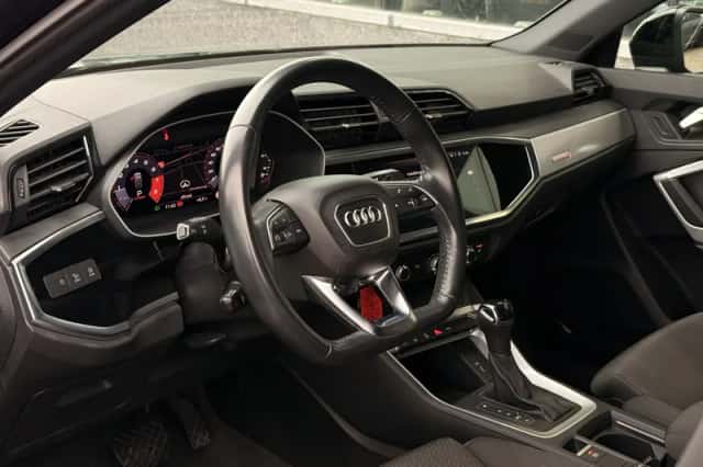 Audi Q3 (2019) thumbnail 2