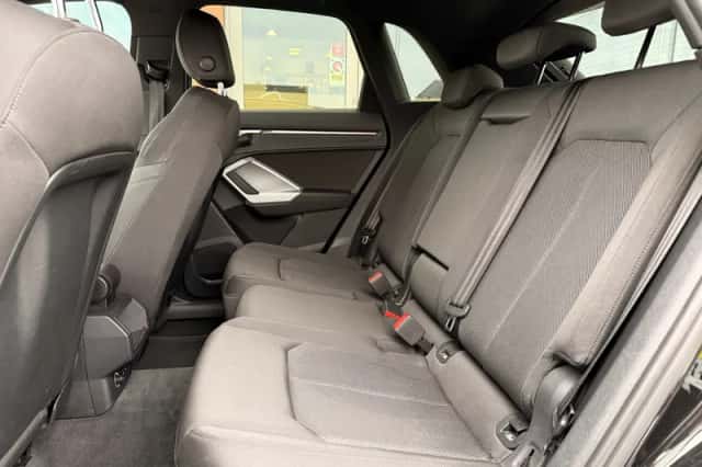 Audi Q3 (2019) thumbnail 5