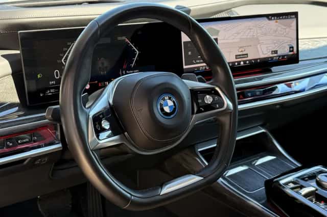 BMW 7-Serie (2023) thumbnail 2