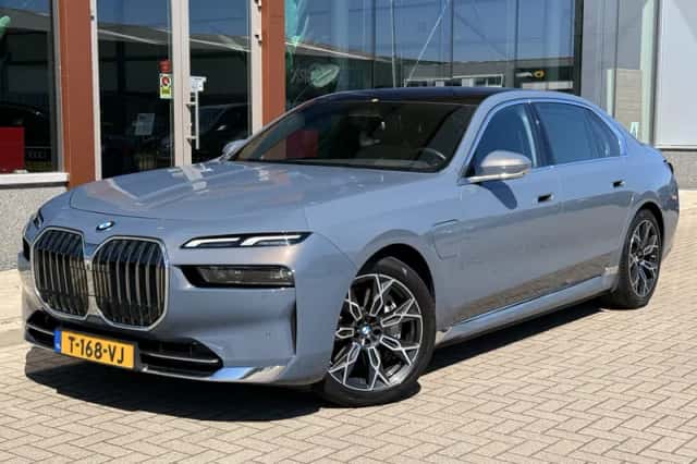 BMW 7-Serie (2023) thumbnail 3