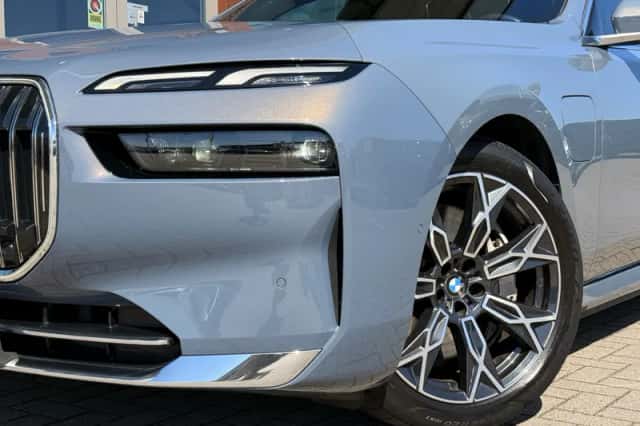 BMW 7-Serie (2023) thumbnail 4