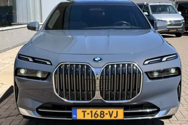 BMW 7-Serie (2023) thumbnail 6