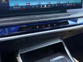 BMW 7-Serie (2023) thumbnail 69