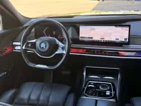 BMW 7-Serie (2023) thumbnail 76