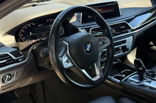 BMW 7-Serie (2021) thumbnail 2
