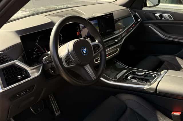 BMW X5 (2023) thumbnail 2