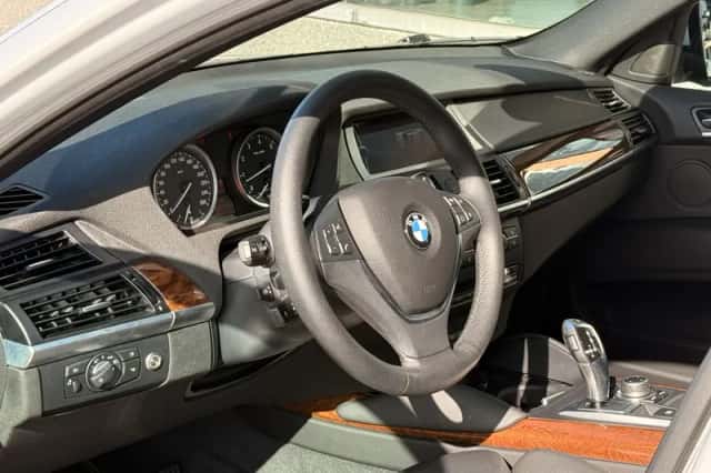 BMW X6 (2013) thumbnail 2