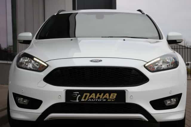 Ford Focus (2018) thumbnail 3