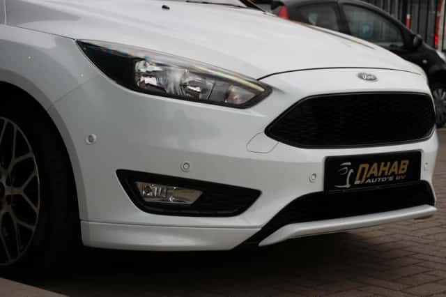 Ford Focus (2018) thumbnail 4