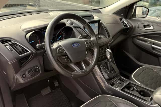 Ford Kuga (2018) thumbnail 2