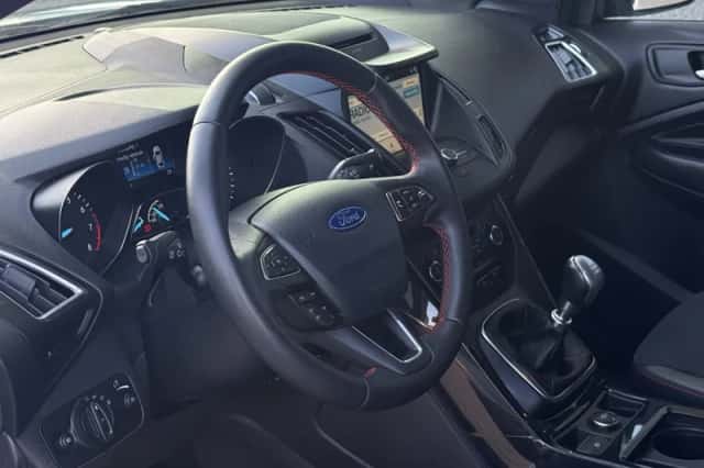 Ford Kuga (2019) thumbnail 2