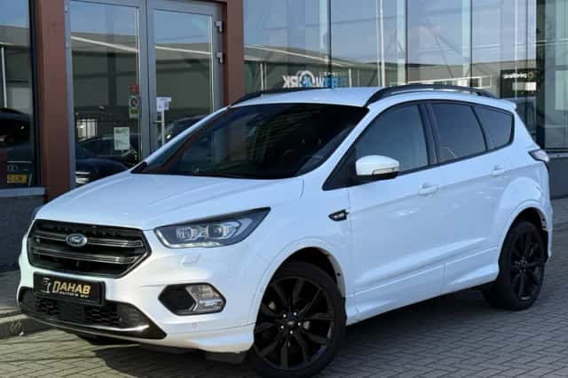 Ford Kuga (2019) thumbnail 3
