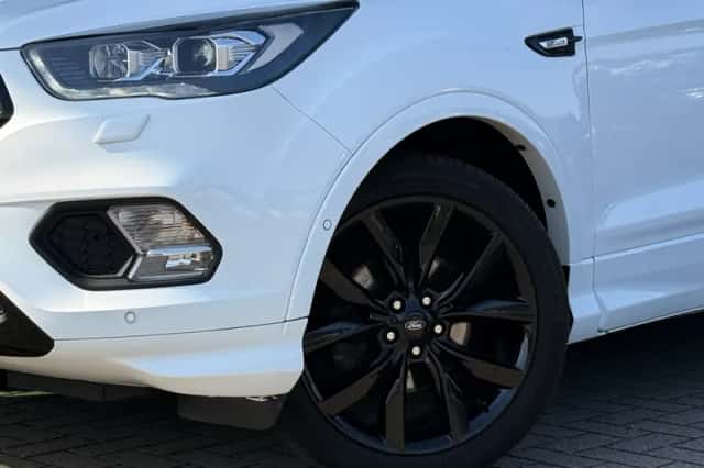 Ford Kuga (2019) thumbnail 4