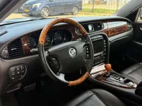 Jaguar XJ (2008) thumbnail 2