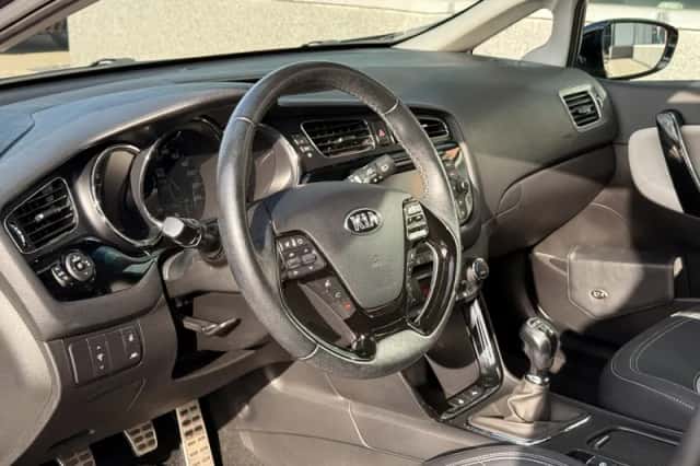 Kia Cee'd (2014) thumbnail 2