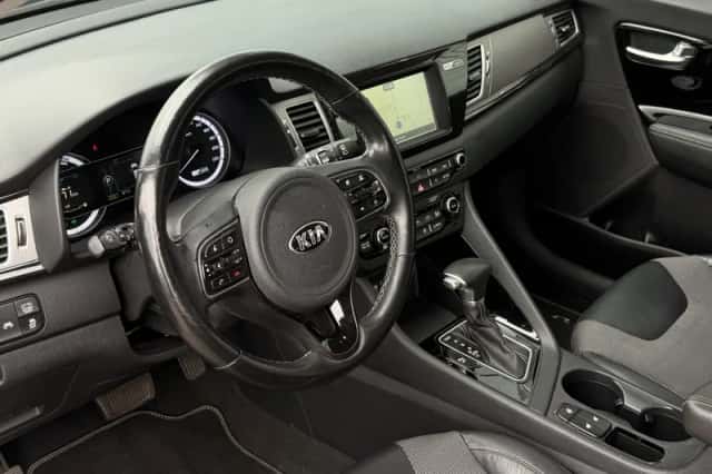 Kia Niro (2018) thumbnail 2